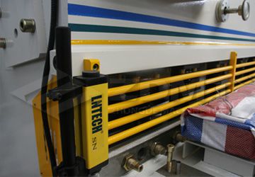 光幕保護.jpg 光幕保護.jpg