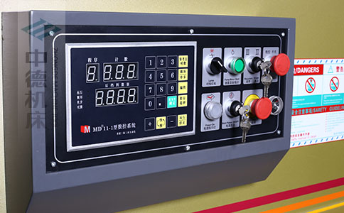 ZDS-832采用MD11簡易數(shù)控系統(tǒng).jpg ZDS-832采用MD11簡易數(shù)控系統(tǒng).jpg