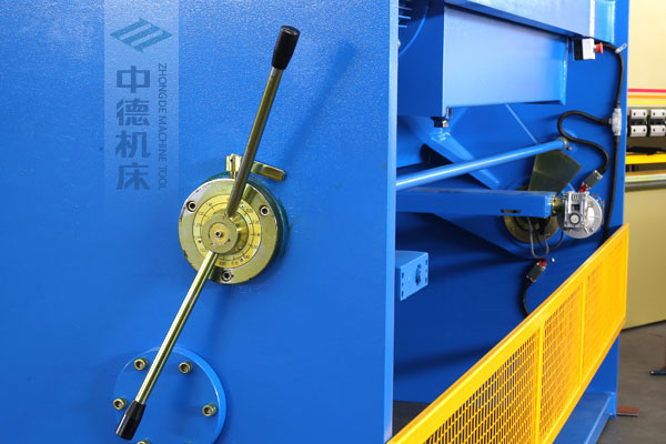 ZDSK-1632剪板機(jī)刀片間隙手動(dòng)調(diào)節(jié)器,刻度清淅,調(diào)節(jié)省力又簡(jiǎn)便.jpg ZDSK-1632剪板機(jī)刀片間隙手動(dòng)調(diào)節(jié)器,刻度清淅,調(diào)節(jié)省力又簡(jiǎn)便.jpg