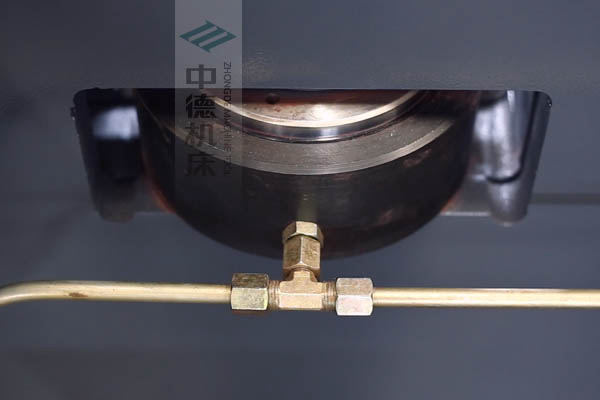 ZDPE8025高精度液壓撓度補償,高品質油缸,有效補償中間位置角度偏差.jpg ZDPE8025高精度液壓撓度補償,高品質油缸,有效補償中間位置角度偏差.jpg