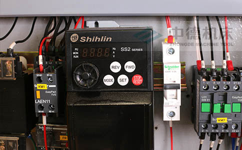 ZDS-632臺(tái)灣高品質(zhì)變頻器,更低頻更節(jié)能,快速定位.jpg ZDS-632臺(tái)灣高品質(zhì)變頻器,更低頻更節(jié)能,快速定位.jpg